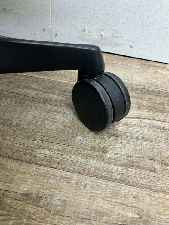 オカムラDuke(デューク)シリーズ 固定肘付デュークチェア 商品画像9