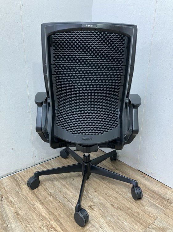 オカムラDuke(デューク)シリーズ 固定肘付デュークチェア 商品画像10