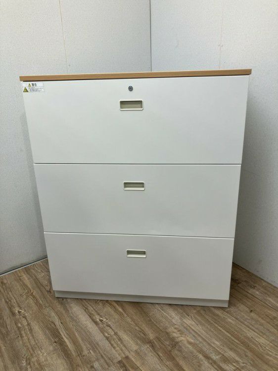 イトーキシンラインシリーズ 天板付3段ラテラル書庫 商品画像1