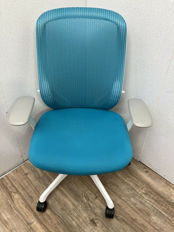 オカムラSylphy(シルフィー)チェア 肘付きシルフィーチェア 商品画像3