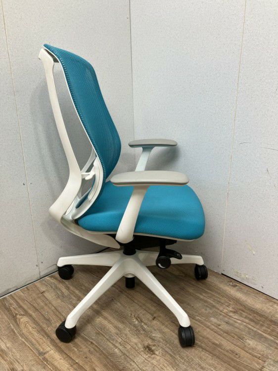 オカムラSylphy(シルフィー)チェア 肘付きシルフィーチェア 商品画像4