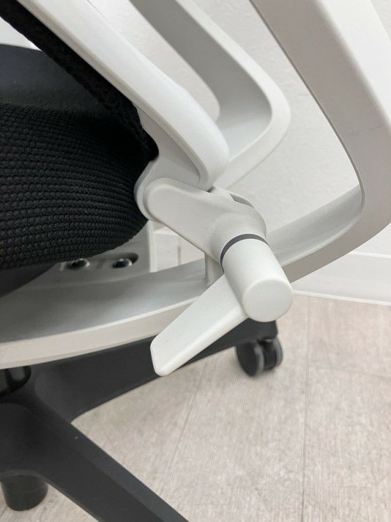 コクヨDuora(デュオラ)チェア 可動肘付デュオラチェア 商品画像15