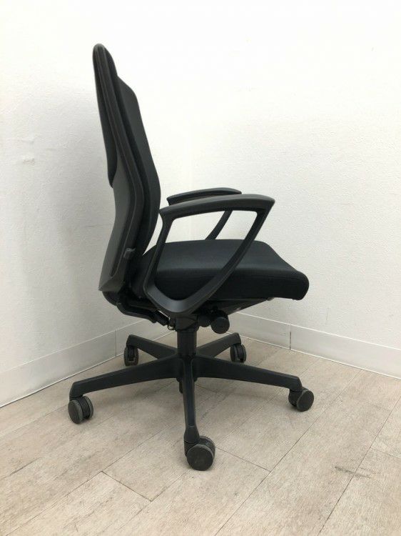 オカムラESCUDO(エスクード)チェア 可動肘付エスクードチェア 商品画像6