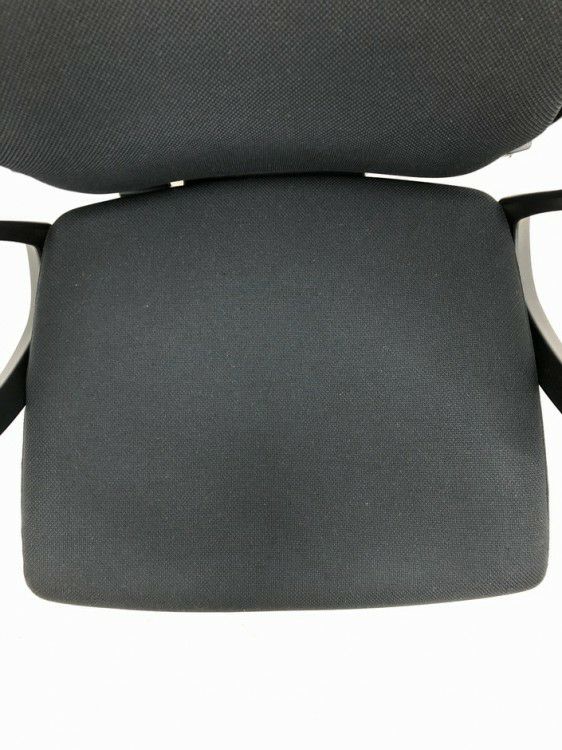 オカムラESCUDO(エスクード)チェア 可動肘付エスクードチェア 商品画像8