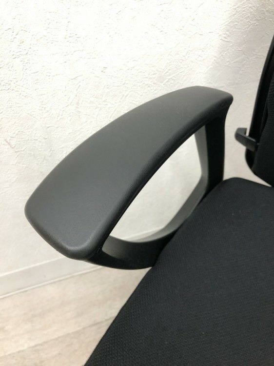 オカムラESCUDO(エスクード)チェア 可動肘付エスクードチェア 商品画像11