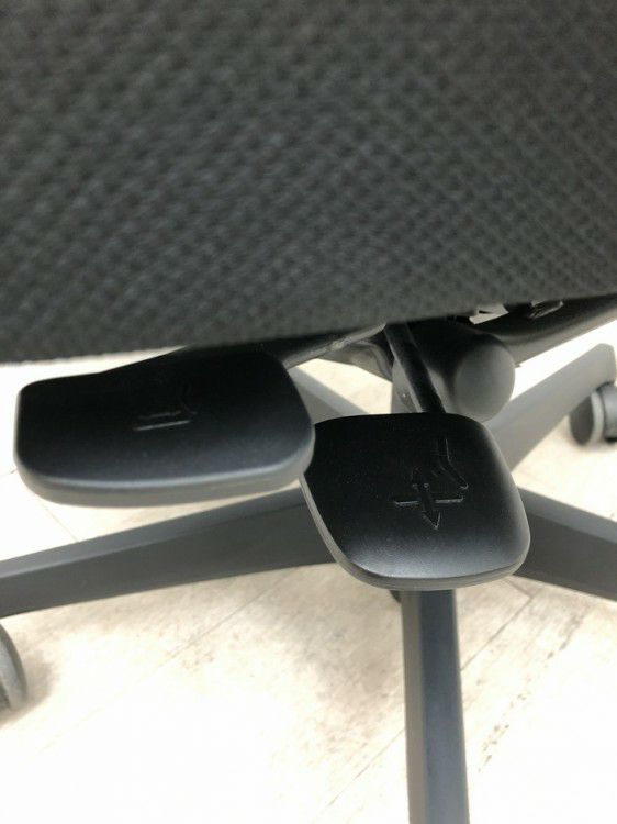 オカムラESCUDO(エスクード)チェア 可動肘付エスクードチェア 商品画像13