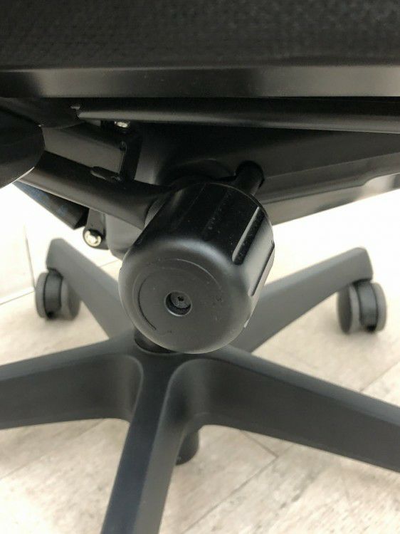 オカムラESCUDO(エスクード)チェア 可動肘付エスクードチェア 商品画像19