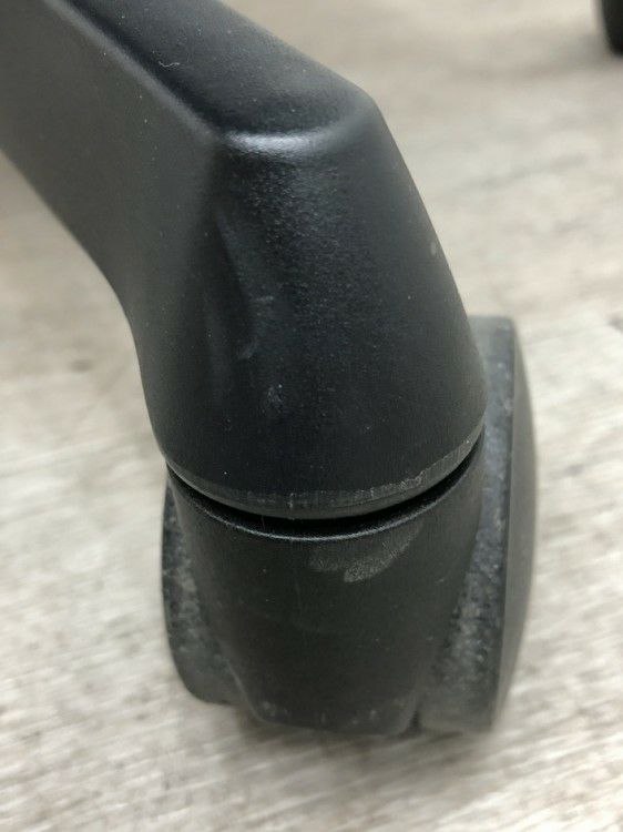 オカムラESCUDO(エスクード)チェア 可動肘付エスクードチェア 商品画像21