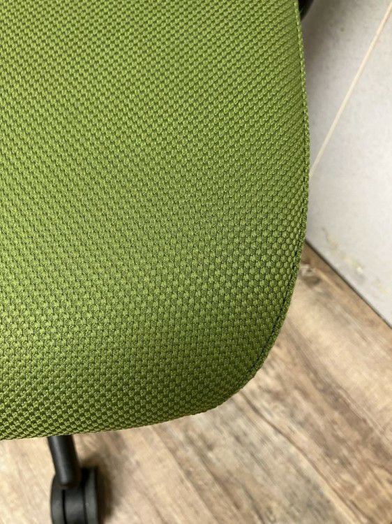 コクヨBezel(ベゼル)チェア 可動肘付ベゼルチェア 商品画像8