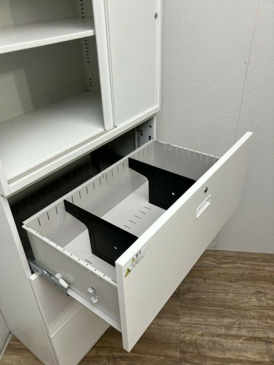 イトーキシンラインシリーズ 3段ラテラル・3扉引違い上下書庫 商品画像4
