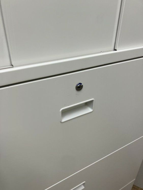 イトーキシンラインシリーズ 3段ラテラル・3扉引違い上下書庫 商品画像8