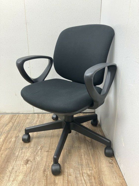 プラスPresea(プリセア)シリーズ 固定肘付プリセアチェア 商品画像1