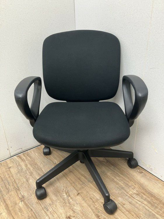 プラスPresea(プリセア)シリーズ 固定肘付プリセアチェア 商品画像2