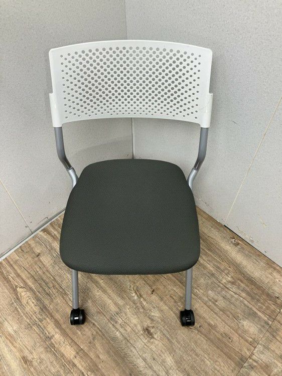 ウチダ（内田洋行）ネスティングチェア 商品画像3