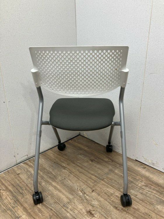 ウチダ（内田洋行）ネスティングチェア 商品画像5