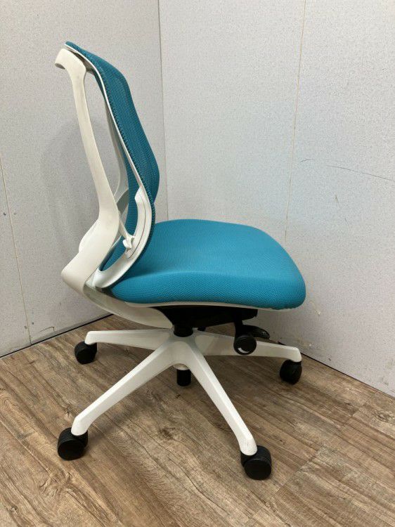 オカムラSylphy(シルフィー)チェア シルフィーチェア 商品画像4