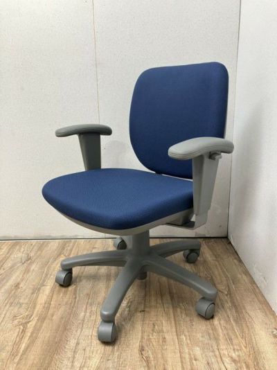 オカムラVILLAGE(ビラージュ)シリーズ 可動肘付ビラージュチェア 商品画像1