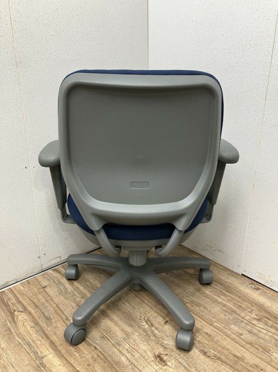 オカムラVILLAGE(ビラージュ)シリーズ 可動肘付ビラージュチェア 商品画像5