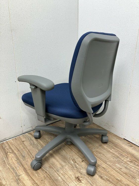 オカムラVILLAGE(ビラージュ)シリーズ 可動肘付ビラージュチェア 商品画像6