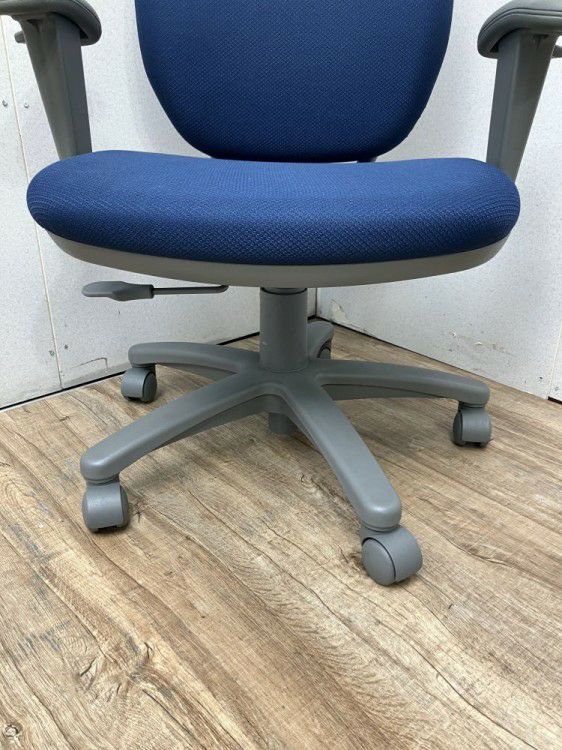 オカムラVILLAGE(ビラージュ)シリーズ 可動肘付ビラージュチェア 商品画像8