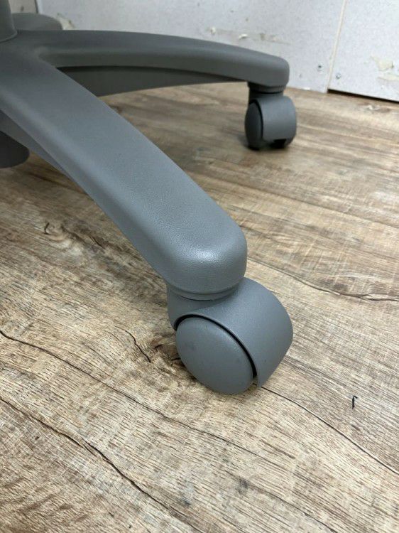 オカムラVILLAGE(ビラージュ)シリーズ 可動肘付ビラージュチェア 商品画像10