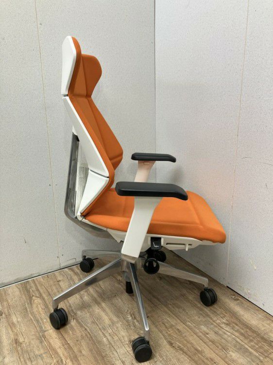 イトーキ可動肘付フリップフラップチェア 商品画像4