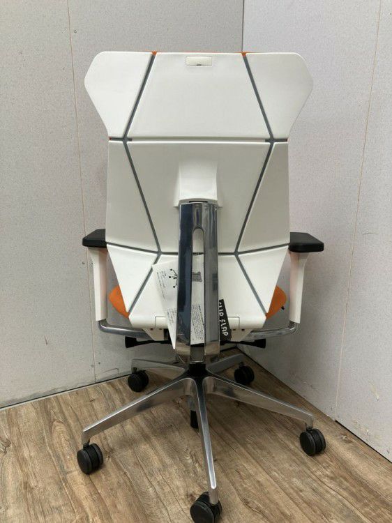 イトーキ可動肘付フリップフラップチェア 商品画像5