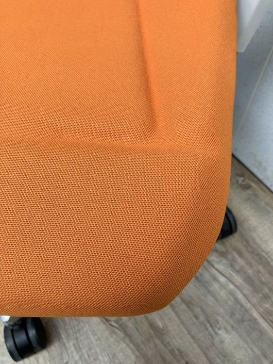 イトーキ可動肘付フリップフラップチェア 商品画像8