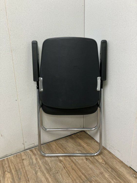 コクヨ肘付折りたたみイス 商品画像5