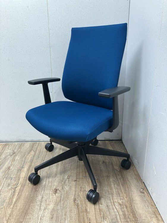 コクヨWizard4(ウィザード4)シリーズ 固定肘付ウィザード４チェア 商品画像1