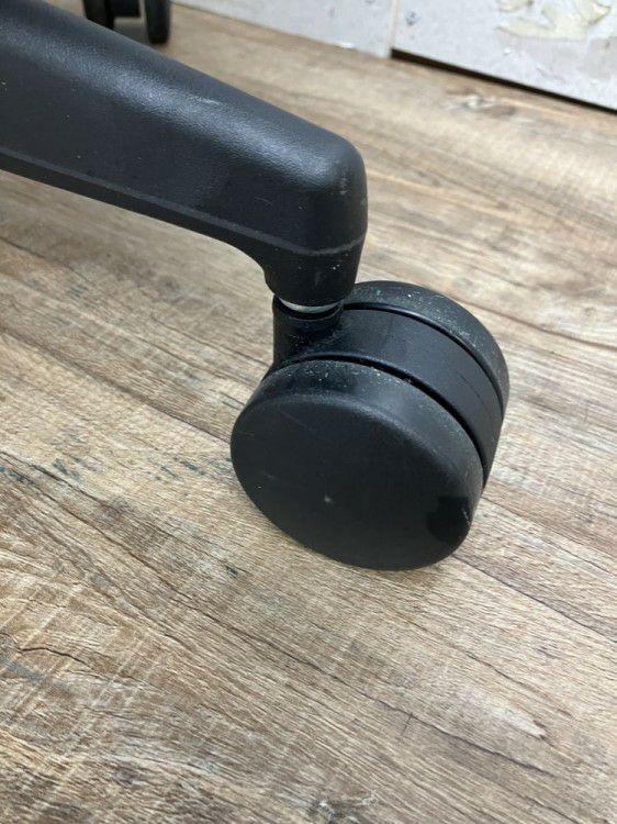 コクヨWizard4(ウィザード4)シリーズ 固定肘付ウィザード４チェア 商品画像10