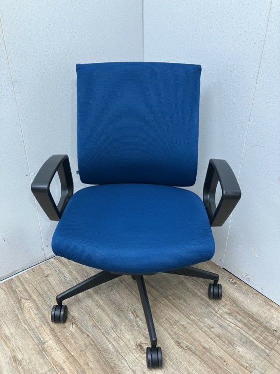 コクヨWizard4(ウィザード4)シリーズ 固定肘付ウィザード4チェア 商品画像3