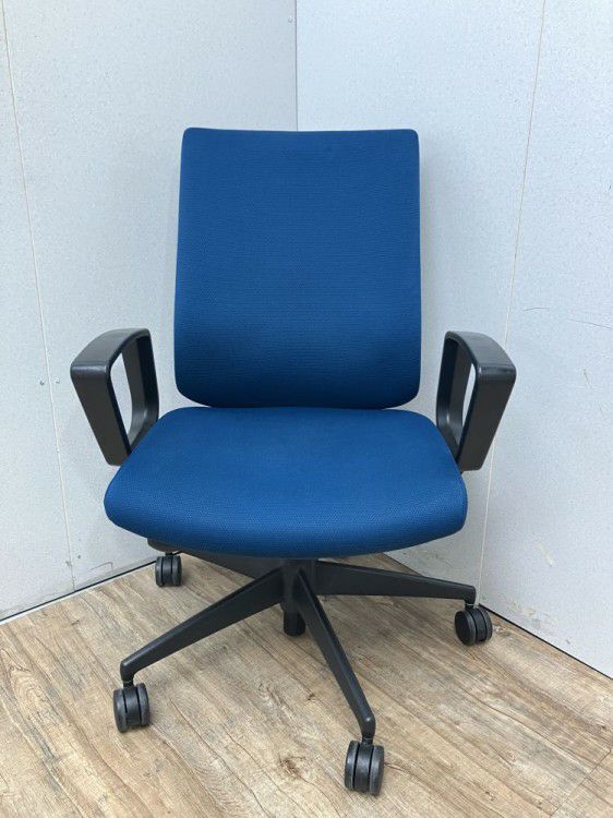 コクヨWizard2(ウィザード2)チェア 固定肘付ウィザード2チェア 商品画像2