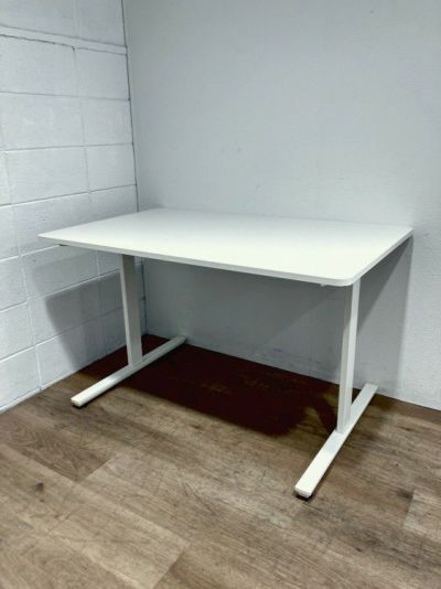 イトーキDCシリーズ ミーティングテーブル 商品画像1