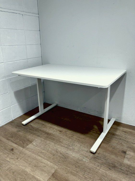 イトーキDCシリーズ ミーティングテーブル 商品画像1