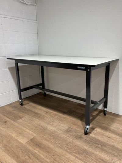 サカエ作業台 商品画像1