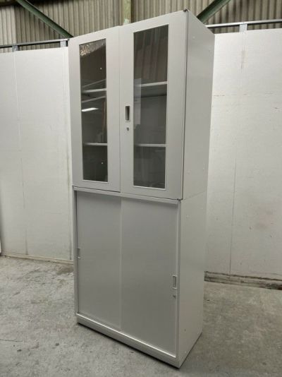 イトーキシンラインシリーズ ガラス両開きスライド上下書庫 商品画像1