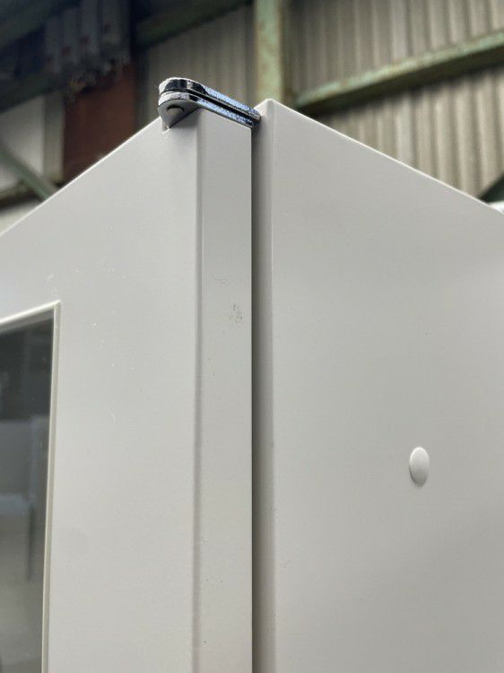 イトーキシンラインシリーズ ガラス両開きスライド上下書庫 商品画像4