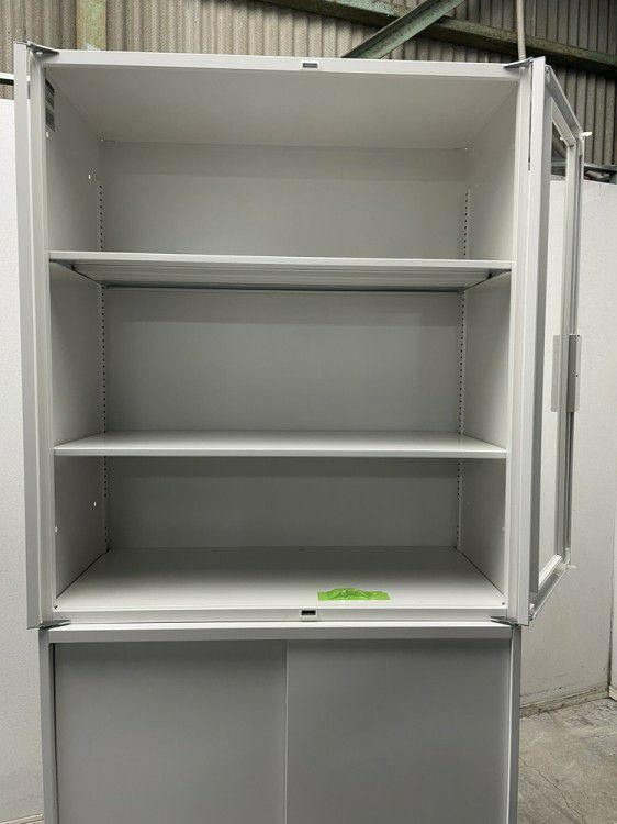 イトーキシンラインシリーズ ガラス両開きスライド上下書庫 商品画像8