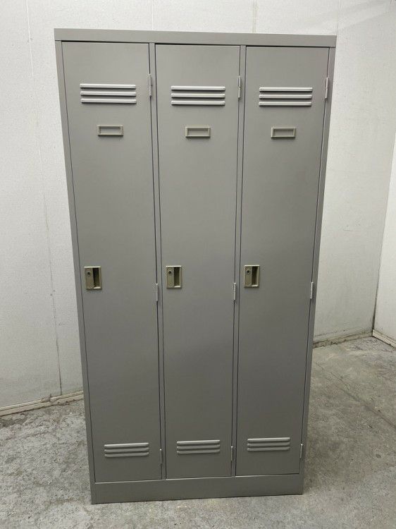 イトーキJ型シリーズ 3人用ロッカー 商品画像2