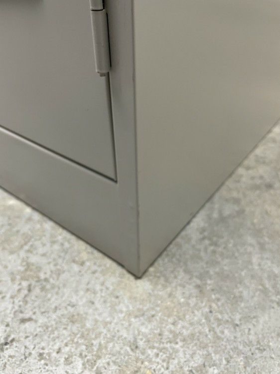 イトーキJ型シリーズ 3人用ロッカー 商品画像5