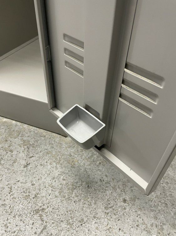 イトーキJ型シリーズ 3人用ロッカー 商品画像13