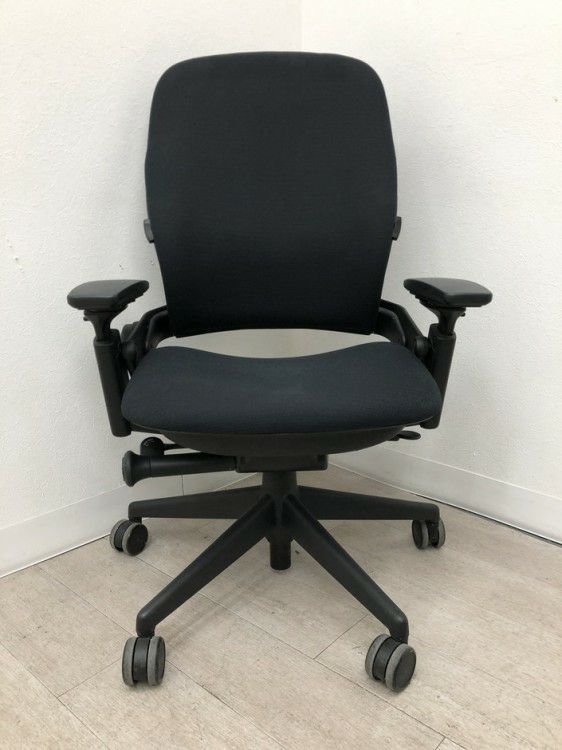 スチールケースリープ（Leap）シリーズ 可動肘付リープV2チェア 商品画像3