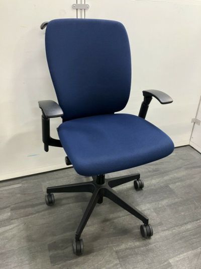 イトーキfulgo(フルゴ)チェア 可動肘付フルゴチェア 商品画像1