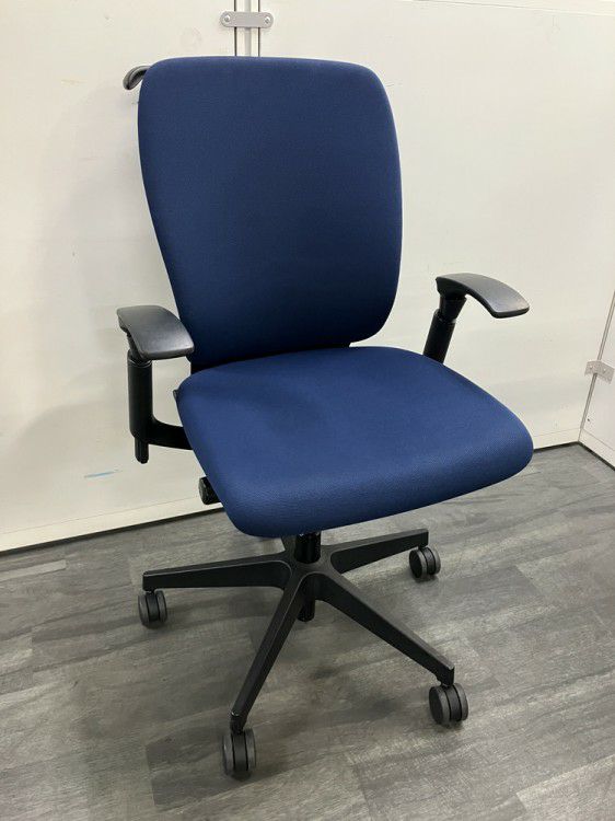 イトーキfulgo(フルゴ)チェア 可動肘付フルゴチェア 商品画像1