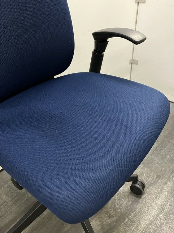 イトーキfulgo(フルゴ)チェア 可動肘付フルゴチェア 商品画像4