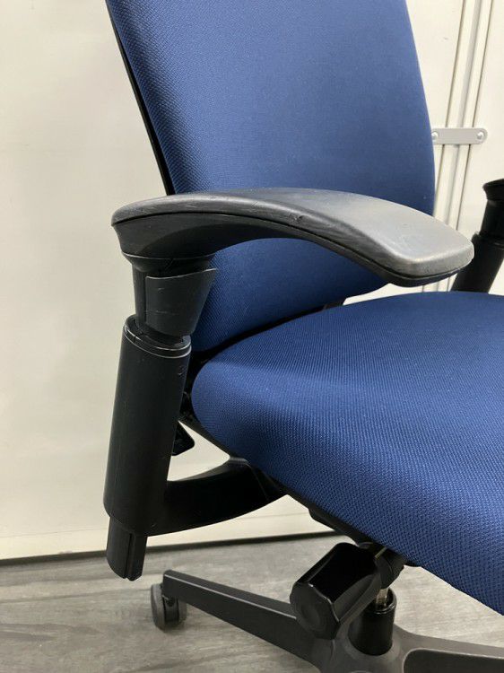 イトーキfulgo(フルゴ)チェア 可動肘付フルゴチェア 商品画像8