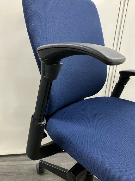 イトーキfulgo(フルゴ)チェア 可動肘付フルゴチェア 商品画像9