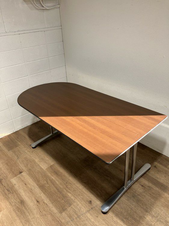 オカムラインターレイスシリーズ ミーティングテーブル 商品画像1