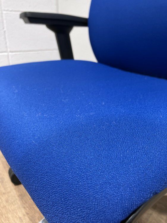 スチールケースシンク（Think）チェア 可動肘付シンクチェア 商品画像3